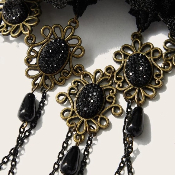 Gothic Punk style French clip w/ black fabric roses & dangling chains / pendants - Picture 4 of 5